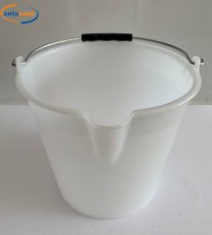 SECCHIO CON BECCO 9 LITRI NEUTRO CON MANICO