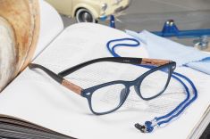 OCCHIALI DA LETTURA OPACHI CON LACCETO E PANNO