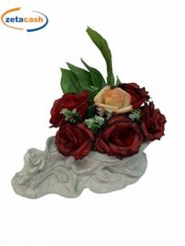 COMPOSIZIONE IN PIETRA CON ROSE BIANCA