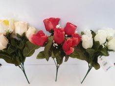 MAZZETTINO BOCCIOLI ROSA 6 STELI CON FOGLIE