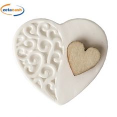 GESSO A FORMA DI CUORE CON APPLICAZIONE CUORE IN LEGNO cm 3
