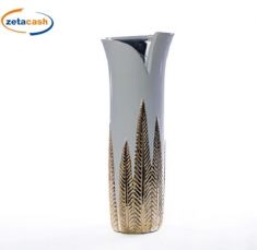 VASO IN PORCELLANA SFALSATO BIANCO CON FOGLIE ORO H 40 CM